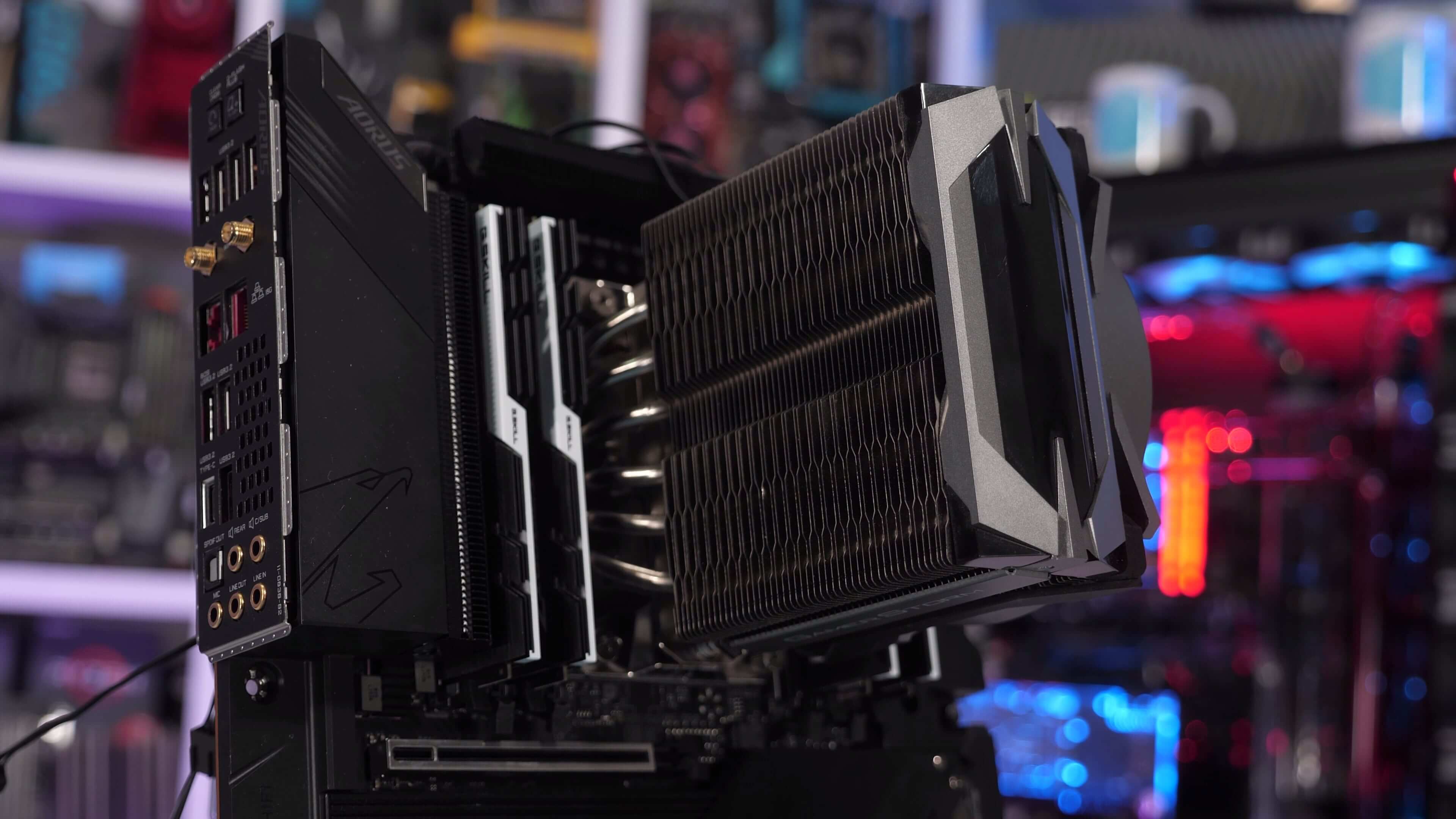 غرفة تبريد Big Boy: اختبار AMD Threadripper 3990X Cooler 64-core 2