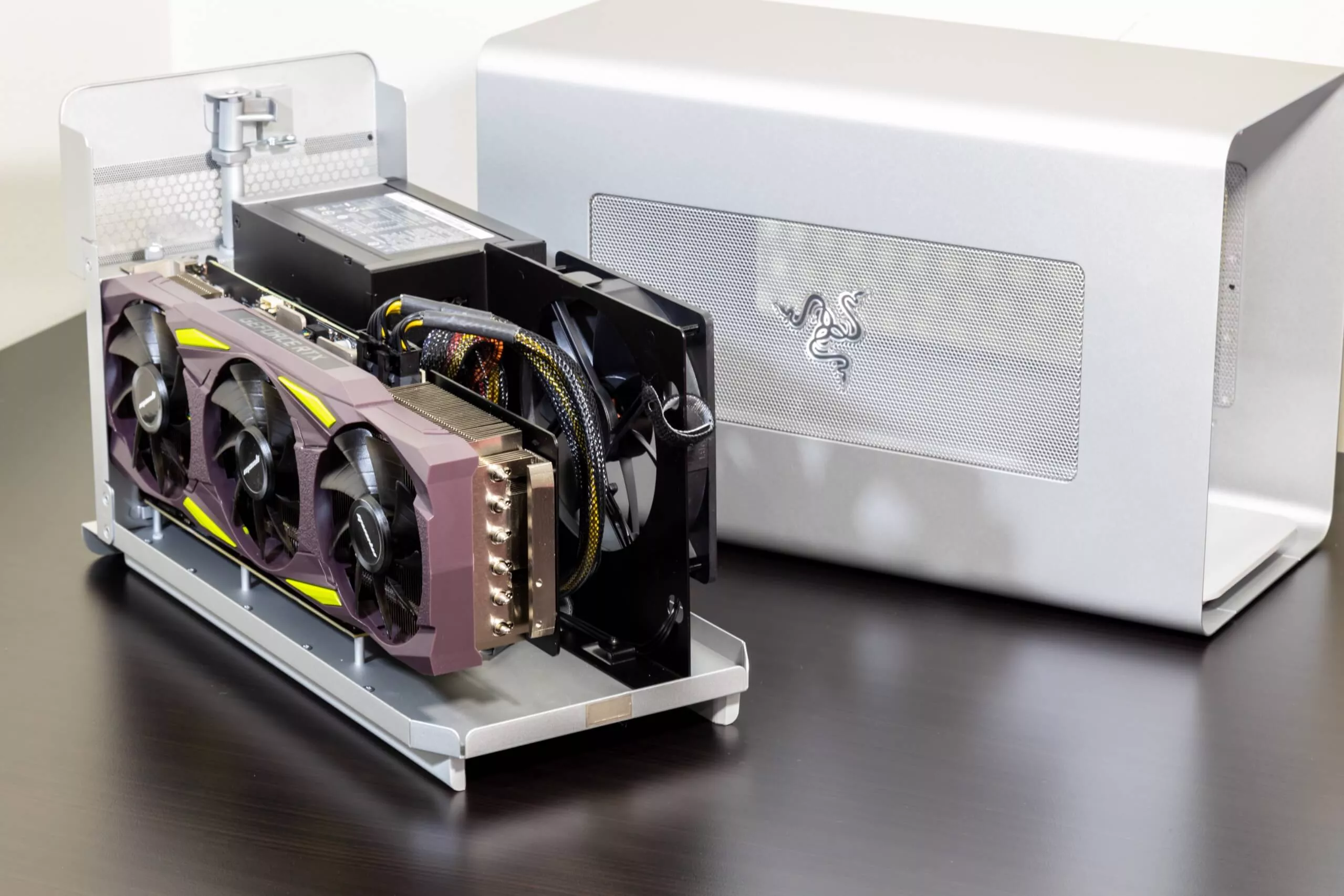 Mejeriprodukter flaske pølse Razer Core X External GPU Review | TechSpot