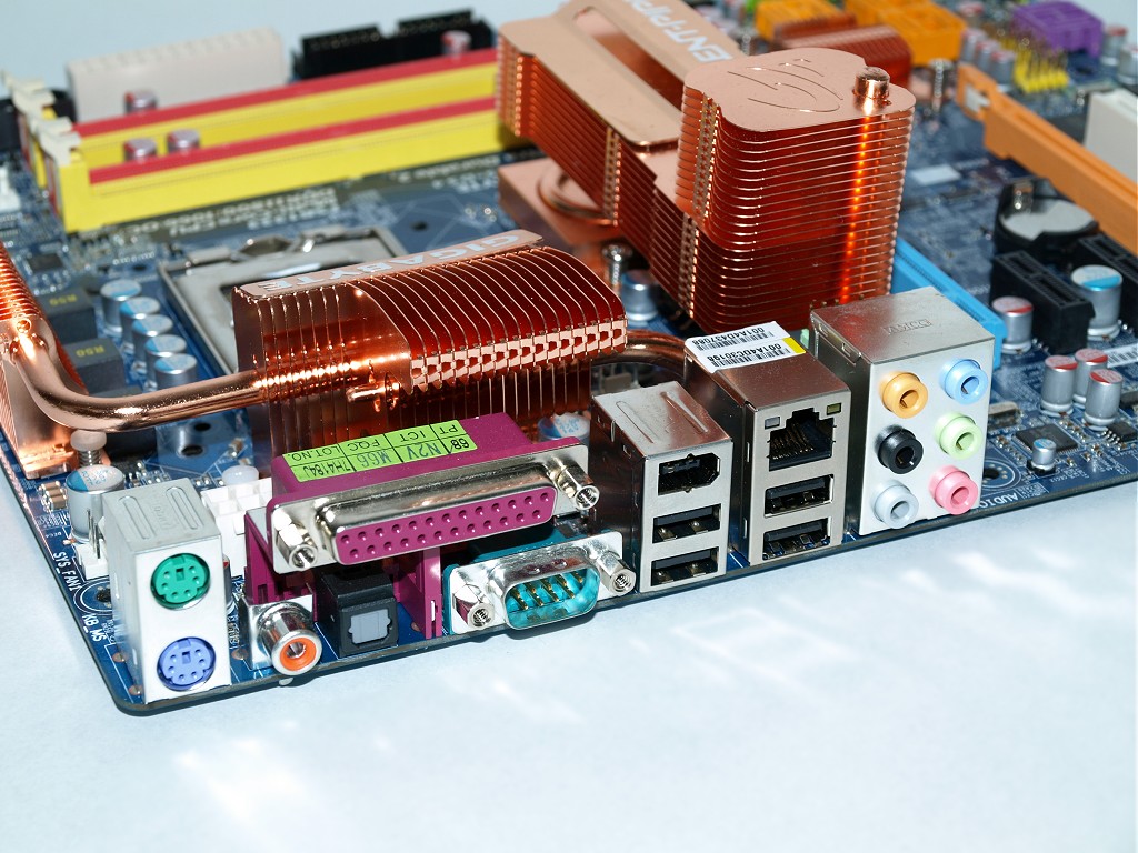 9-way Intel P35 motherboard round-up > Gigabyte P35-DS4 – Features