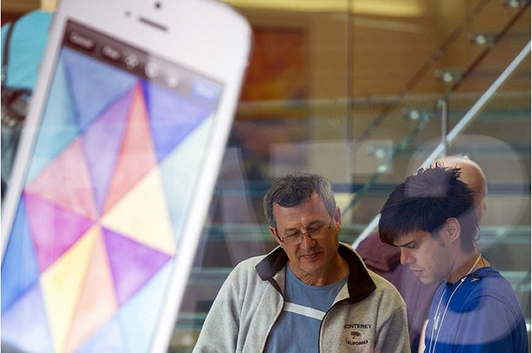 Apple preparing to launch in-store iPhone trade-in program