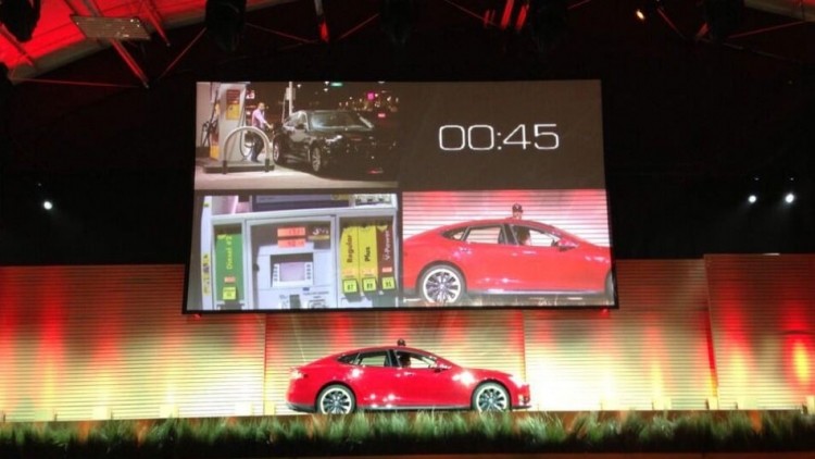 Tesla Motors shows off Model S 90-second battery-swap