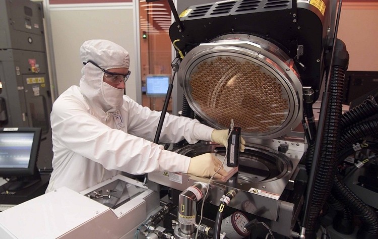 Intel postpones Arizona chip plant opening as demand for PCs wanes