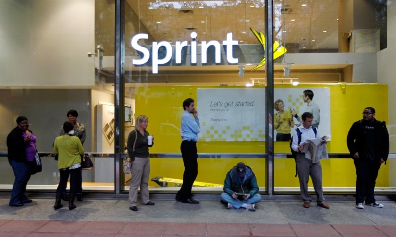 Sprint to make bid for T-Mobile as early as June
