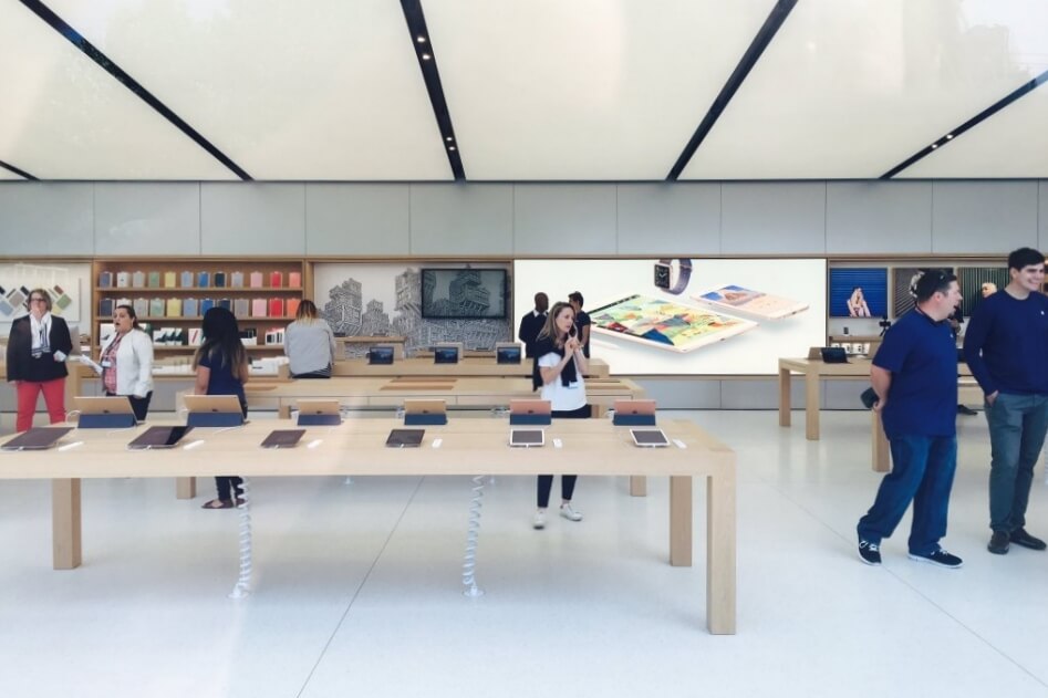 Apple's first retail stores opened 15 years ago today | TechSpot