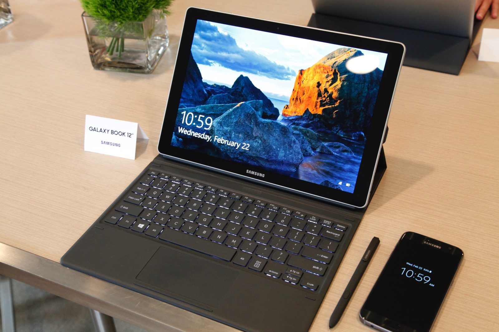 Samsung takes on Microsoft with 2-in-1 Galaxy Book
