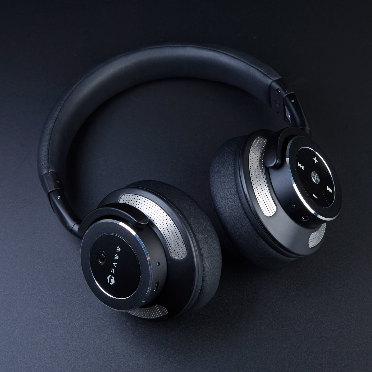 Score these noise-cancelling headphones for nearly half-off
