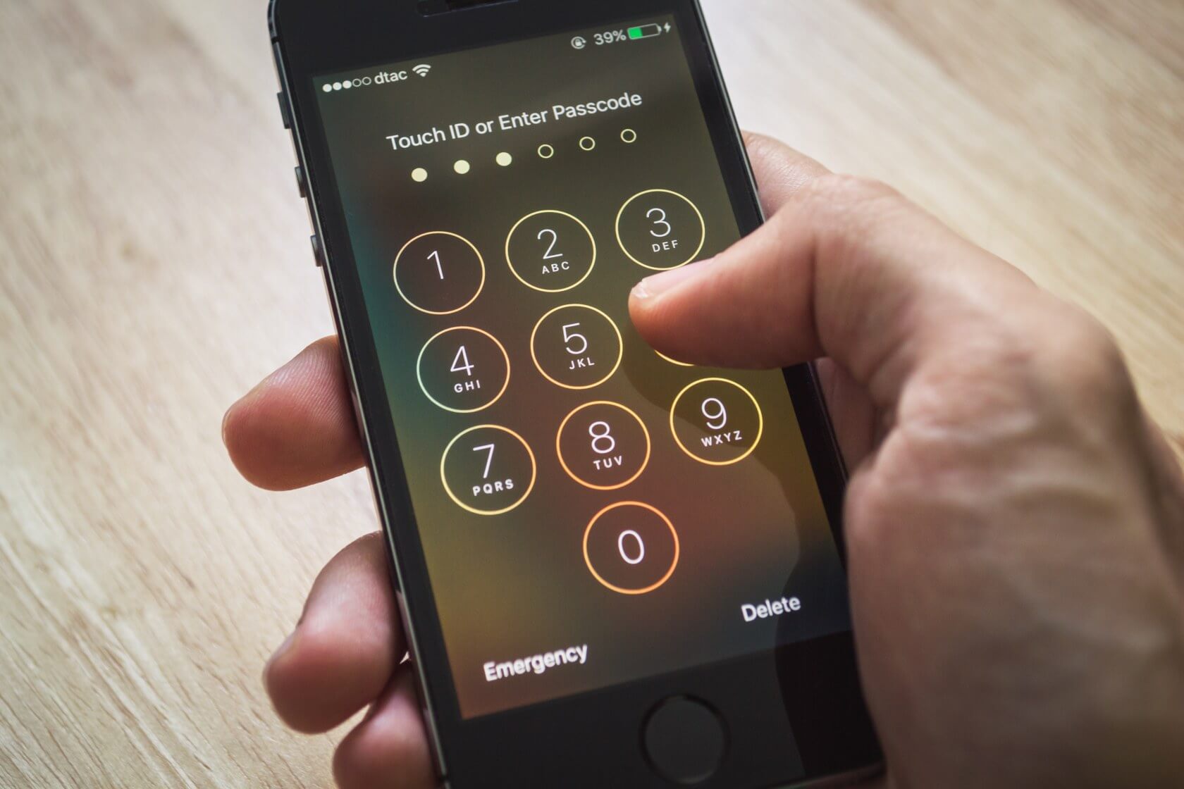 Criminals are spying on iPhone users' passcodes and stealing their handsets