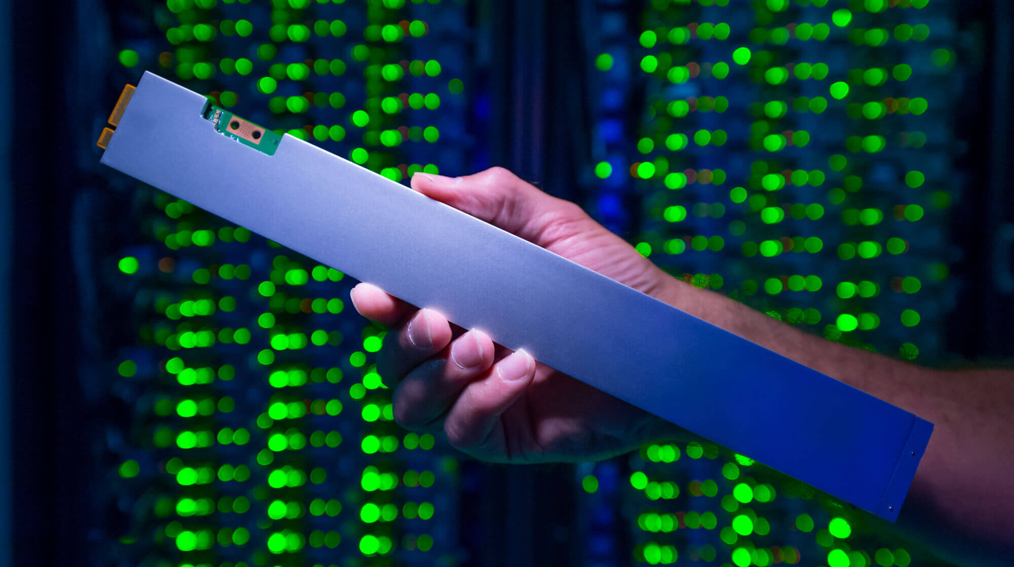 Intel builds a ruler-shaped SSD to set new storage density record