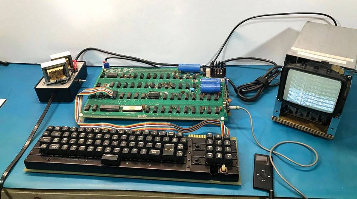 Unmodified and working Apple I computer heads to auction
