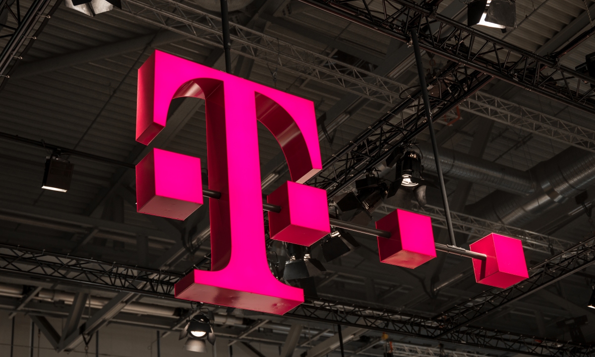 T-Mobile quietly launches an online checking account service