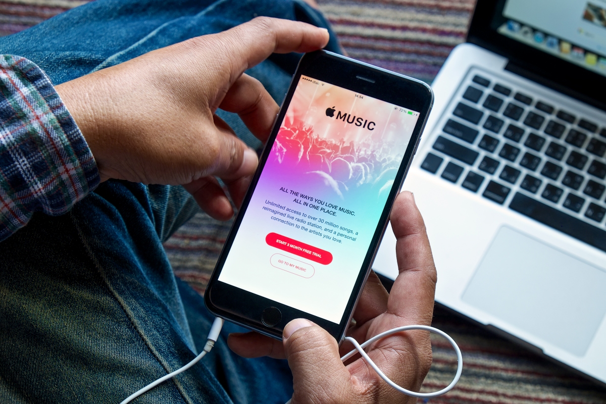 Apple Music surpasses Spotify in paid US subscribers