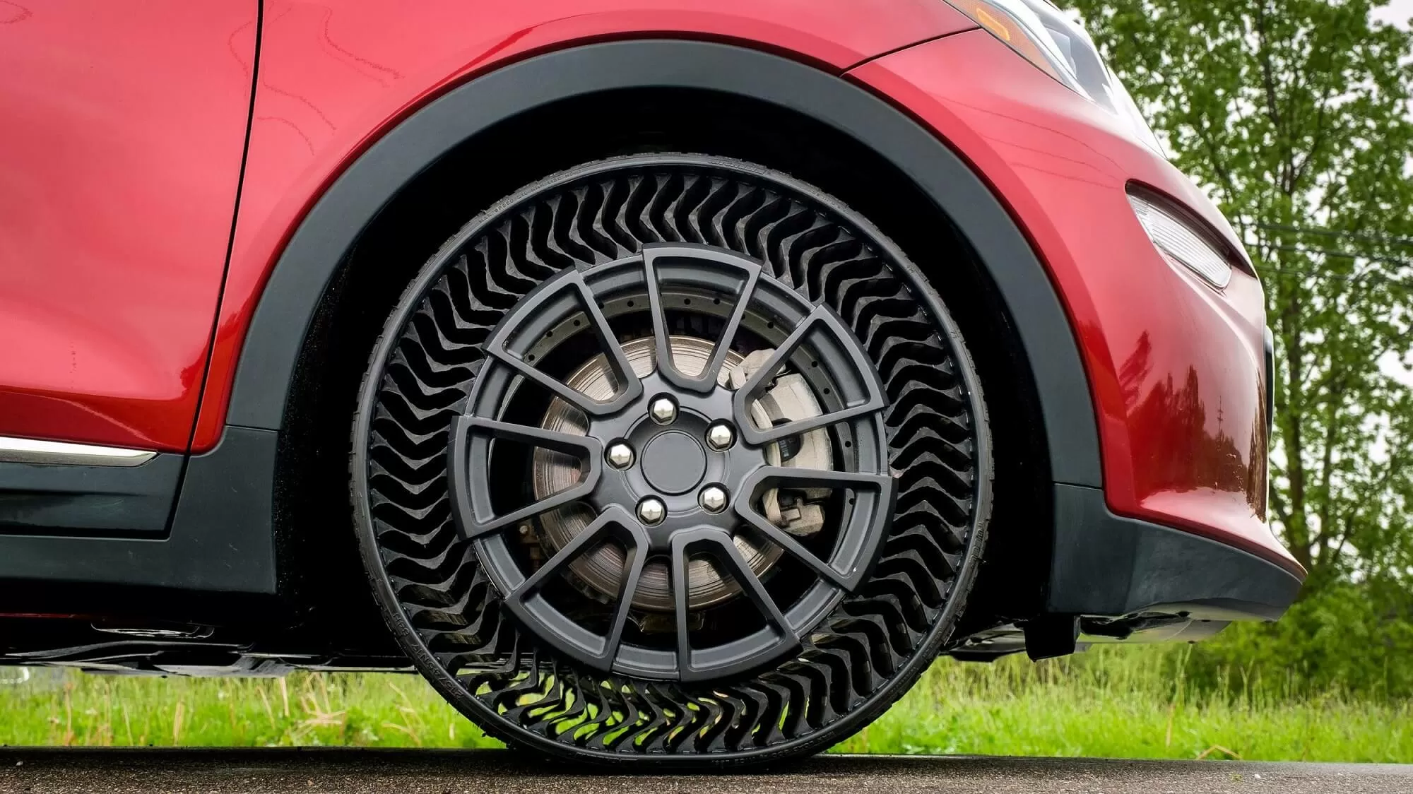 Michelin and GM's airless tires for passenger cars to launch within next five years