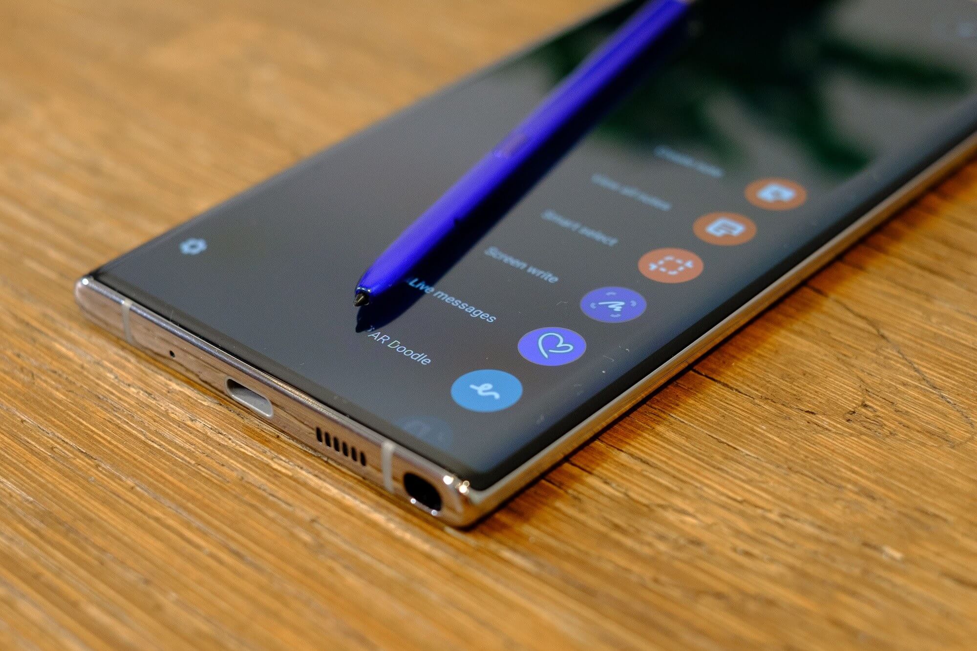 The standard Galaxy Note 20 could stick with a 1080p/60Hz display