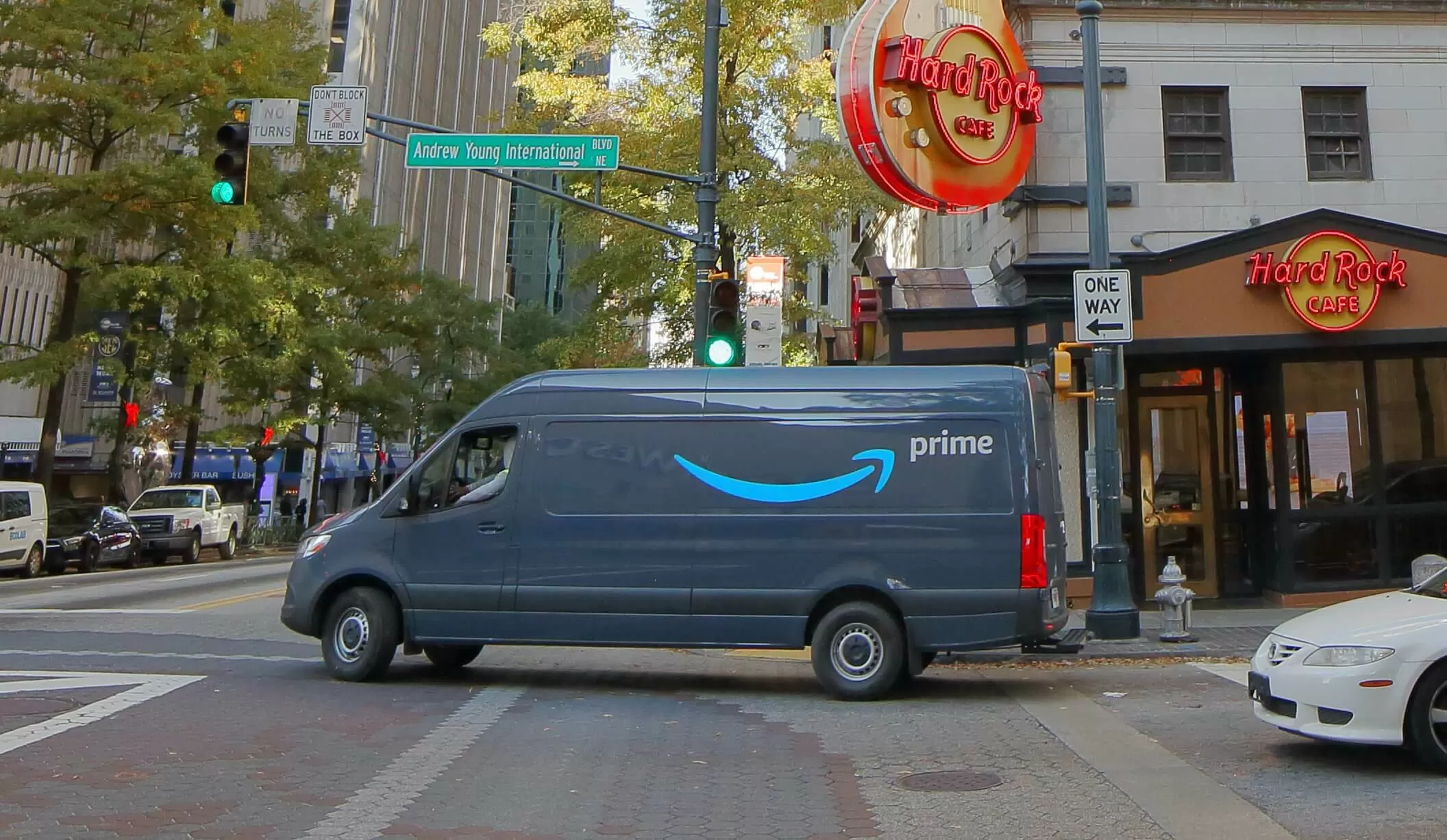 Amazon launches pilot program to speed up same-day shipping