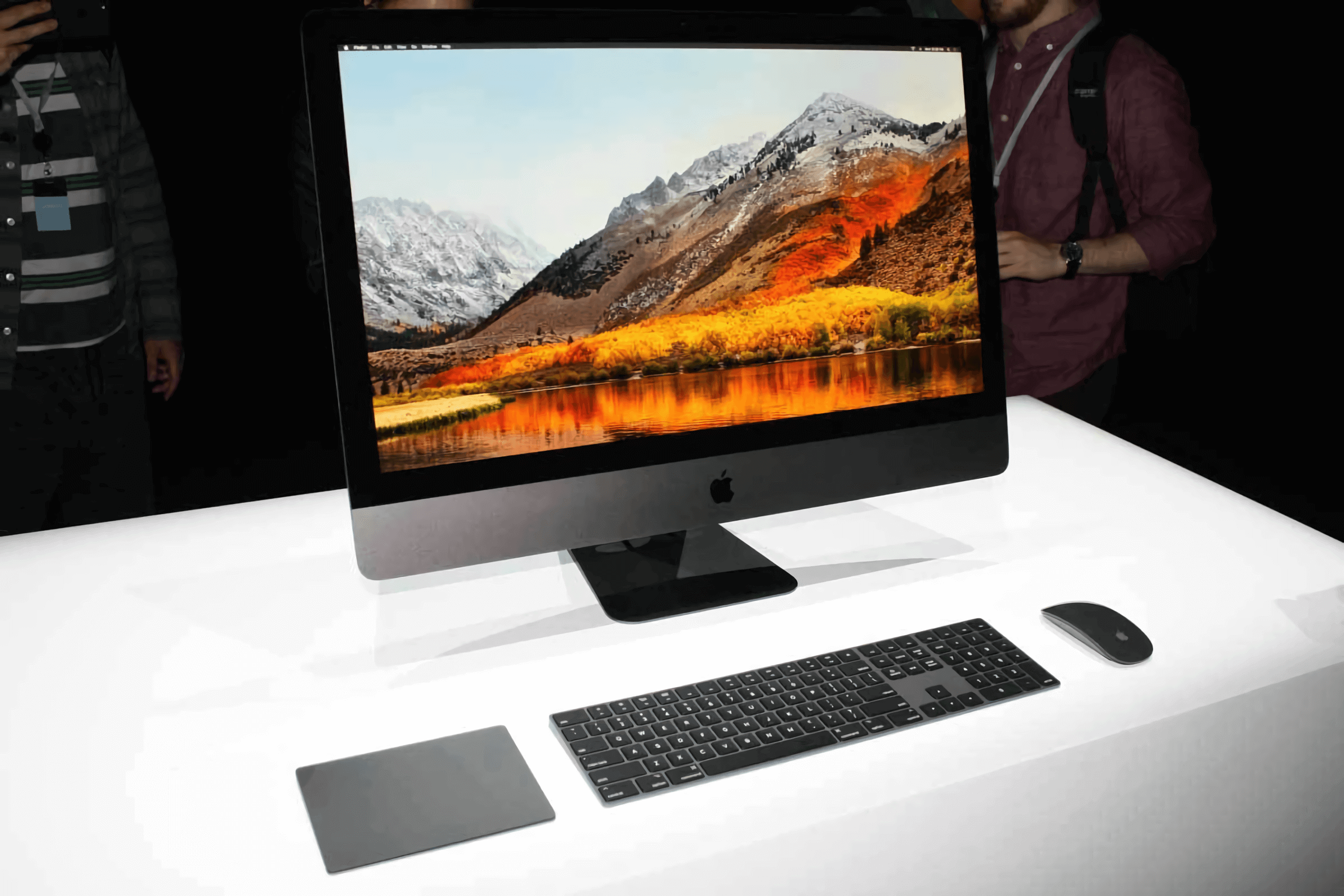 Low supply of Apple iMacs may signal impending redesign