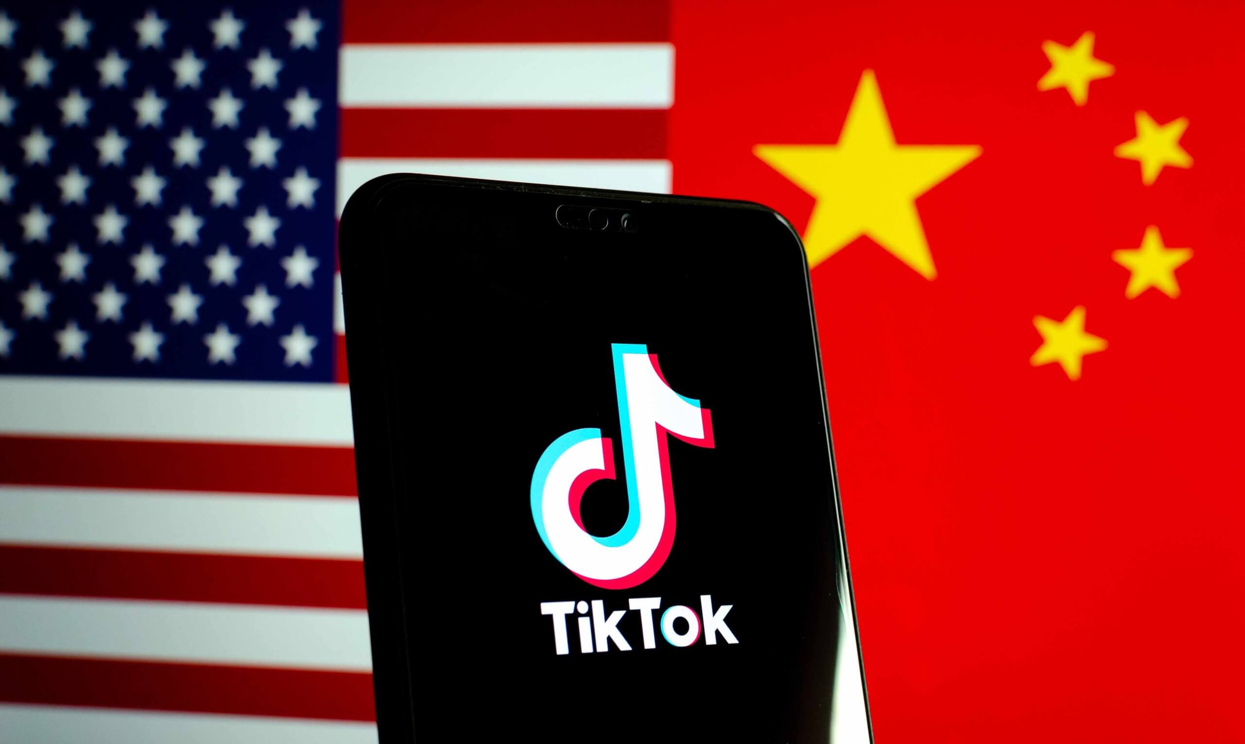FCC commissioner phone calls on Google and Apple to ban TikTok from their app retailers