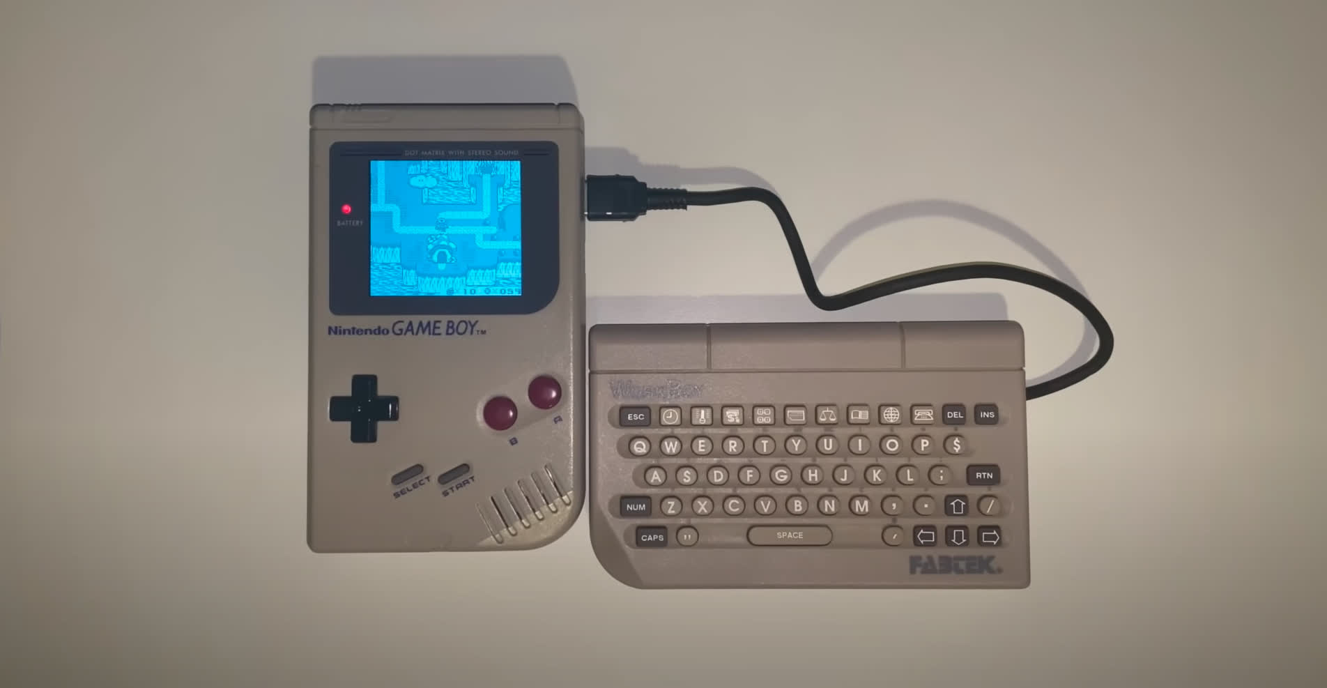 YouTuber finds a functional WorkBoy, a Game Boy PDA accessory lost for three decades