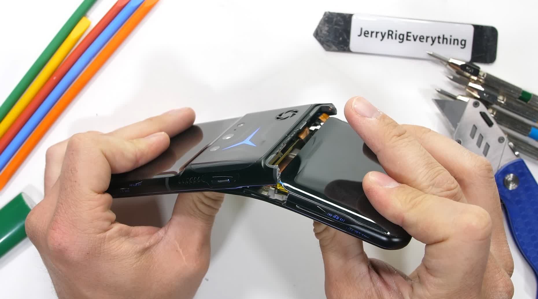 Lenovo's Legion Phone Duel 2 snaps alarmingly easy in durability test
