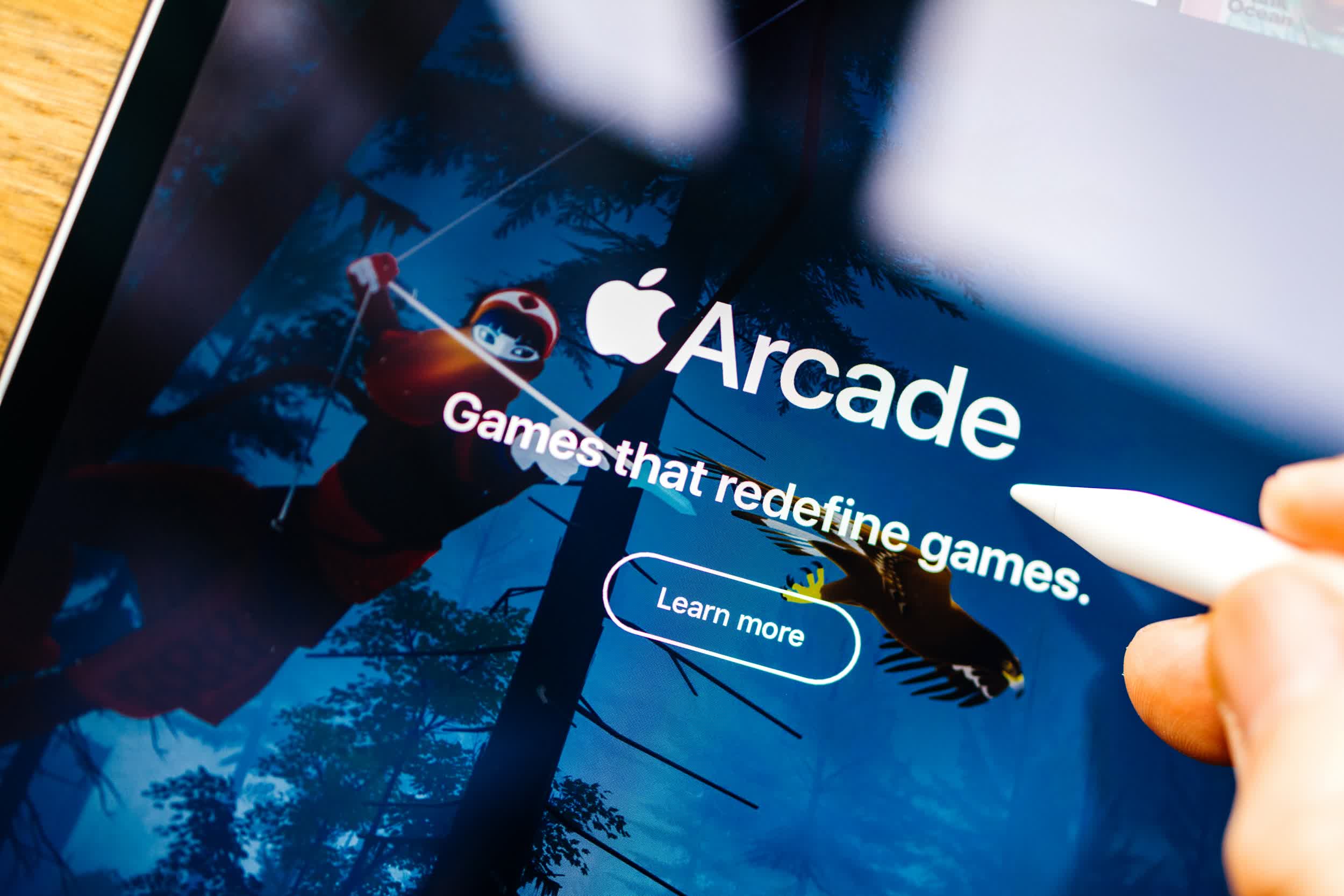 Verizon is offering free 12-month Apple Arcade or Google Play Pass subscriptions to select customers