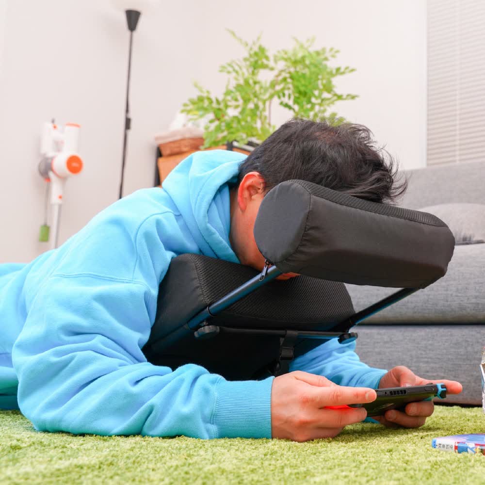 This Japanese headrest lets you game in uncomfortable positions