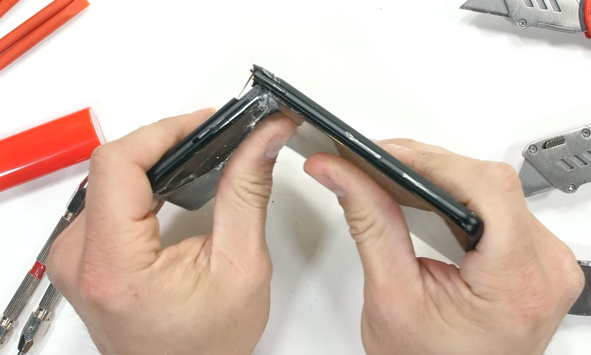 Here's why you should never bend the OnePlus 10 Pro