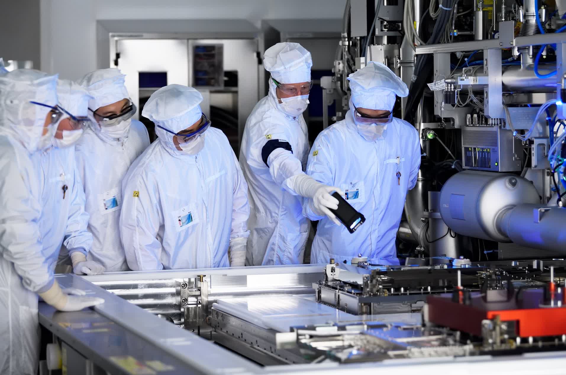 Chipmakers' expansion plans met with supply chain struggles of their own