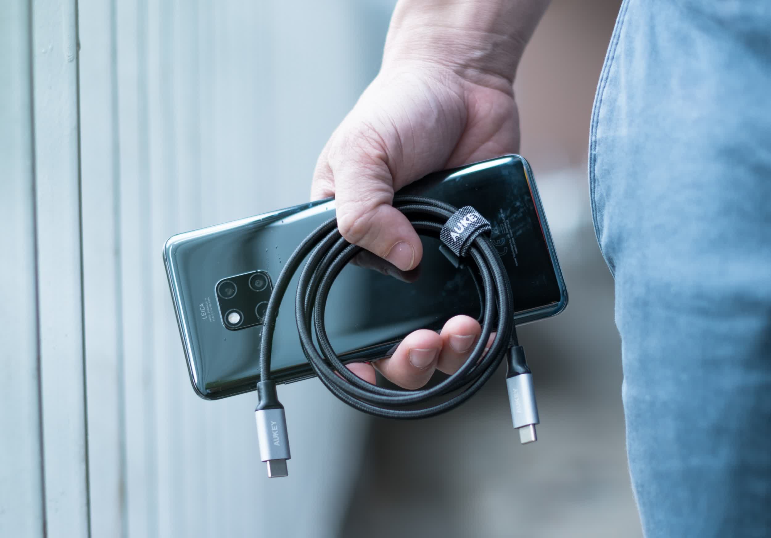 US lawmakers want to follow the EU in mandating a universal charging standard