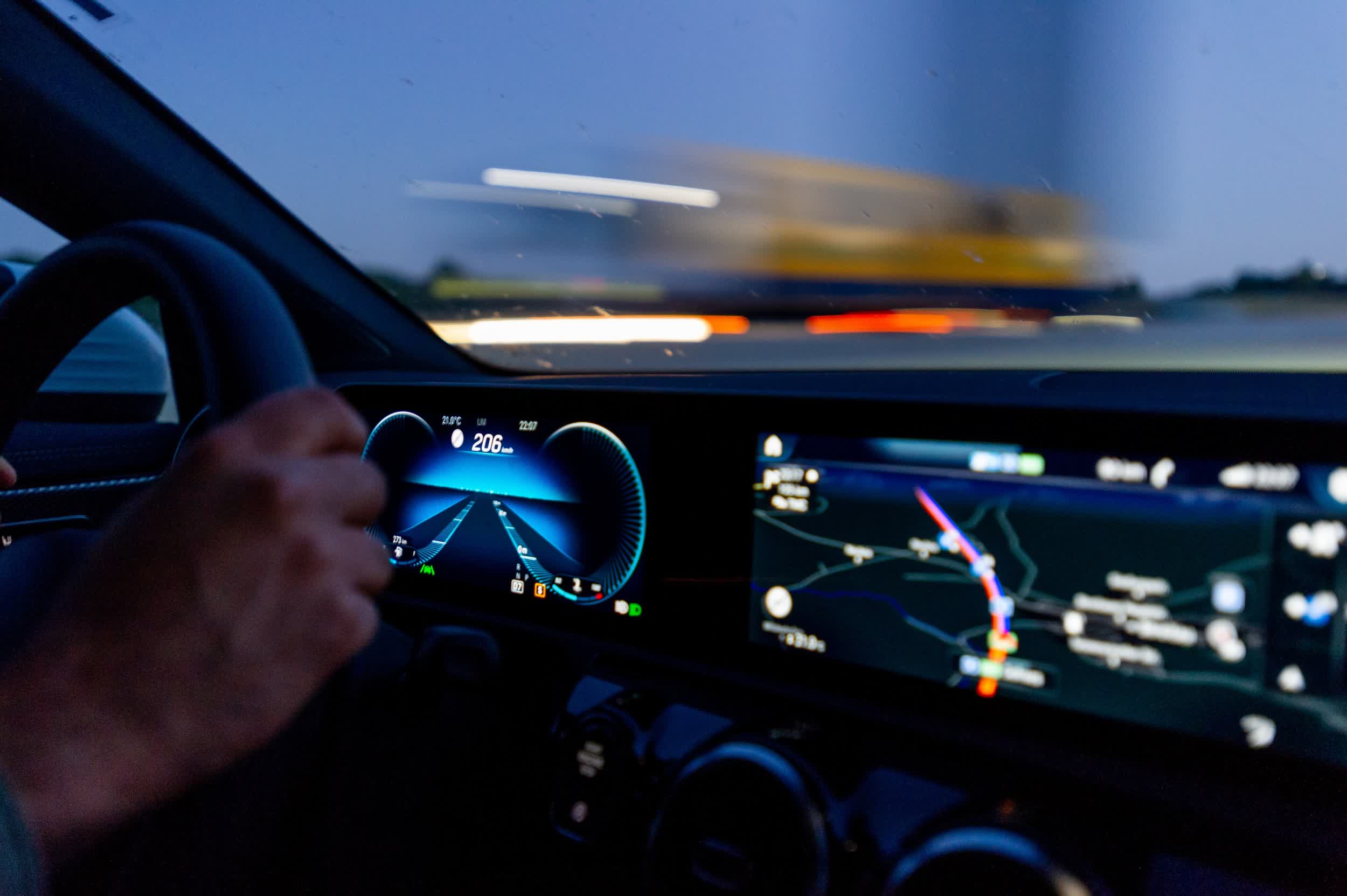 Auto safety test: physical buttons beat modern touchscreens