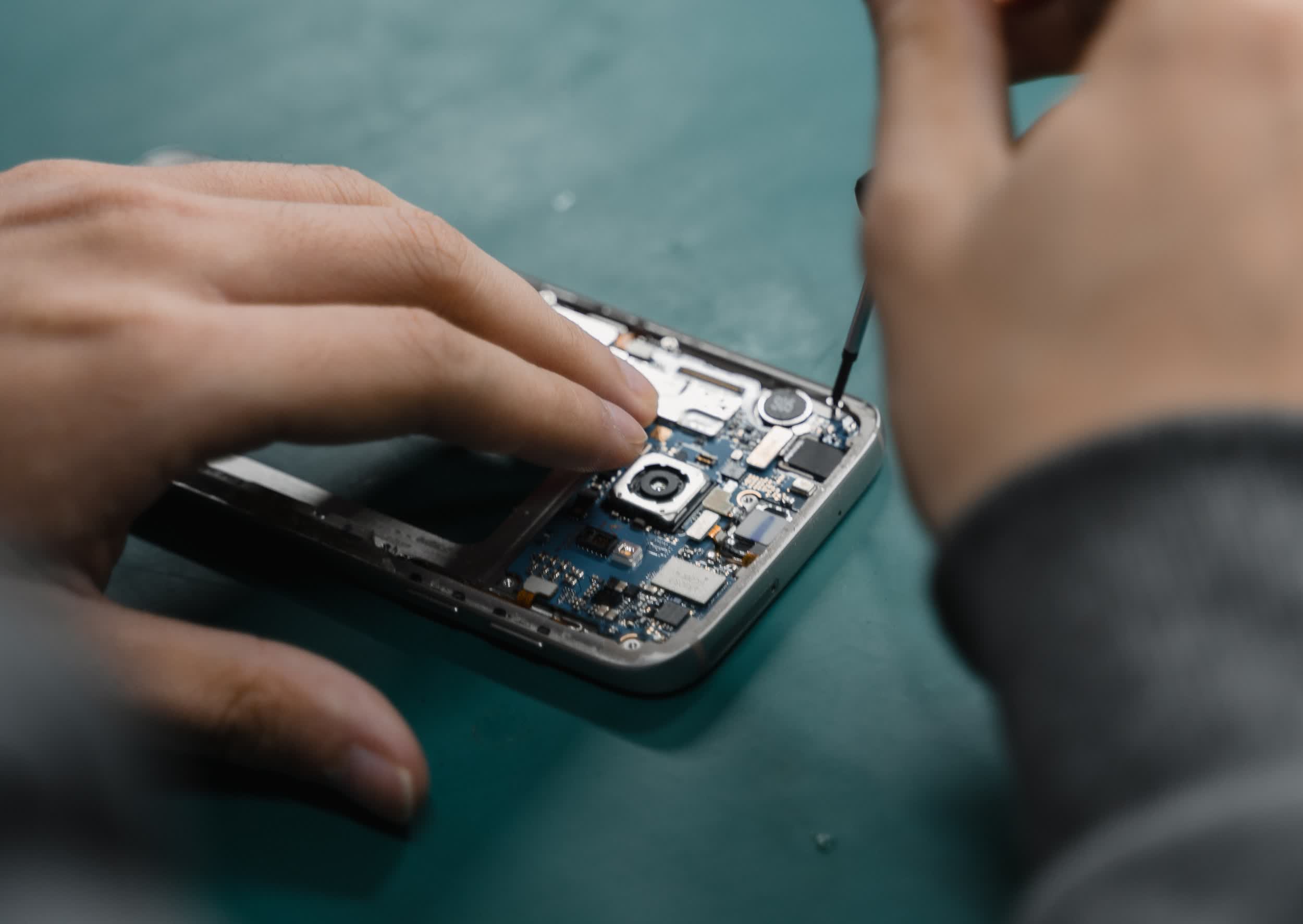 Samsung's Maintenance Mode aims to hide your private information from repair techs