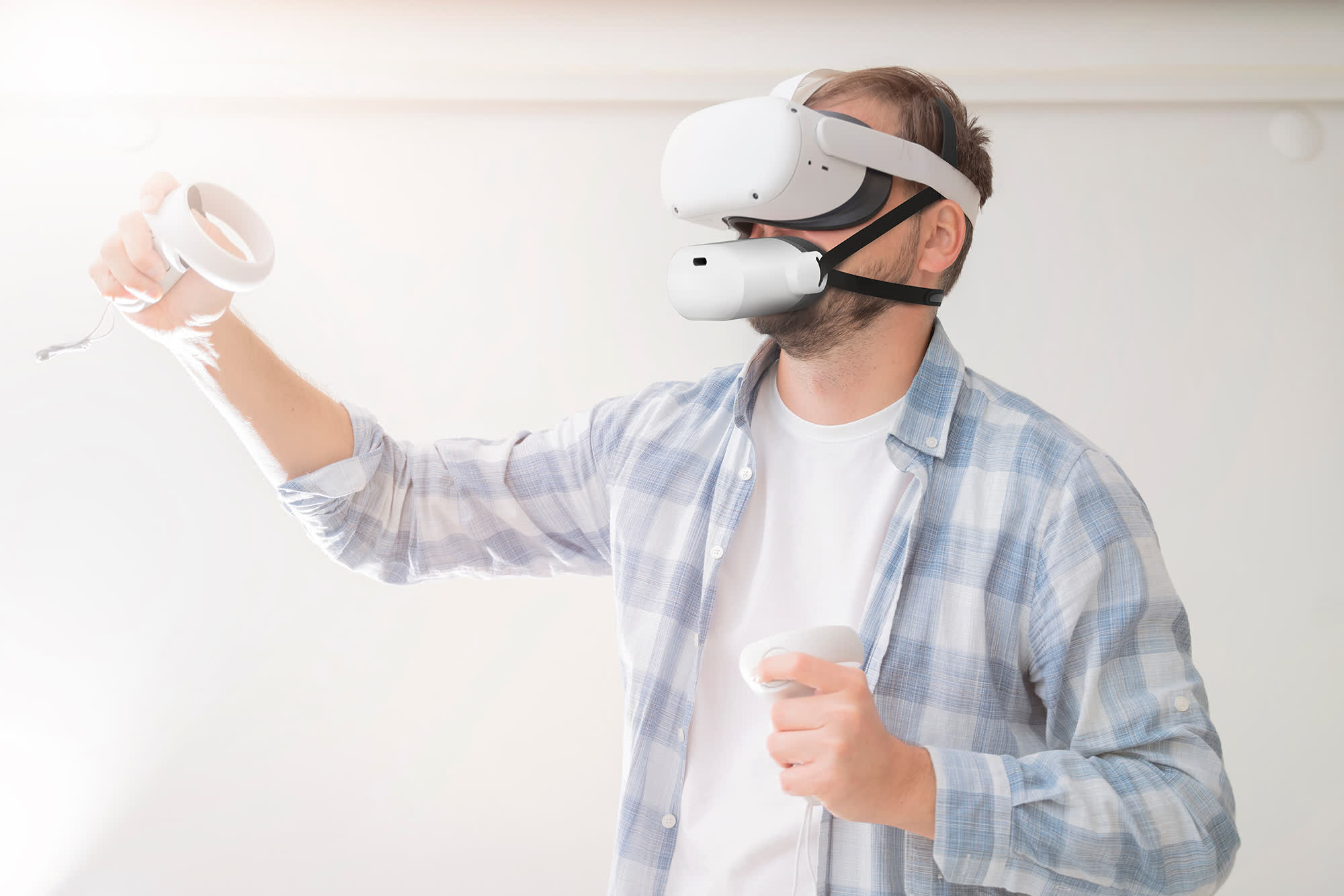 This $200 VR muzzle lets you strap a second bulky device to your head