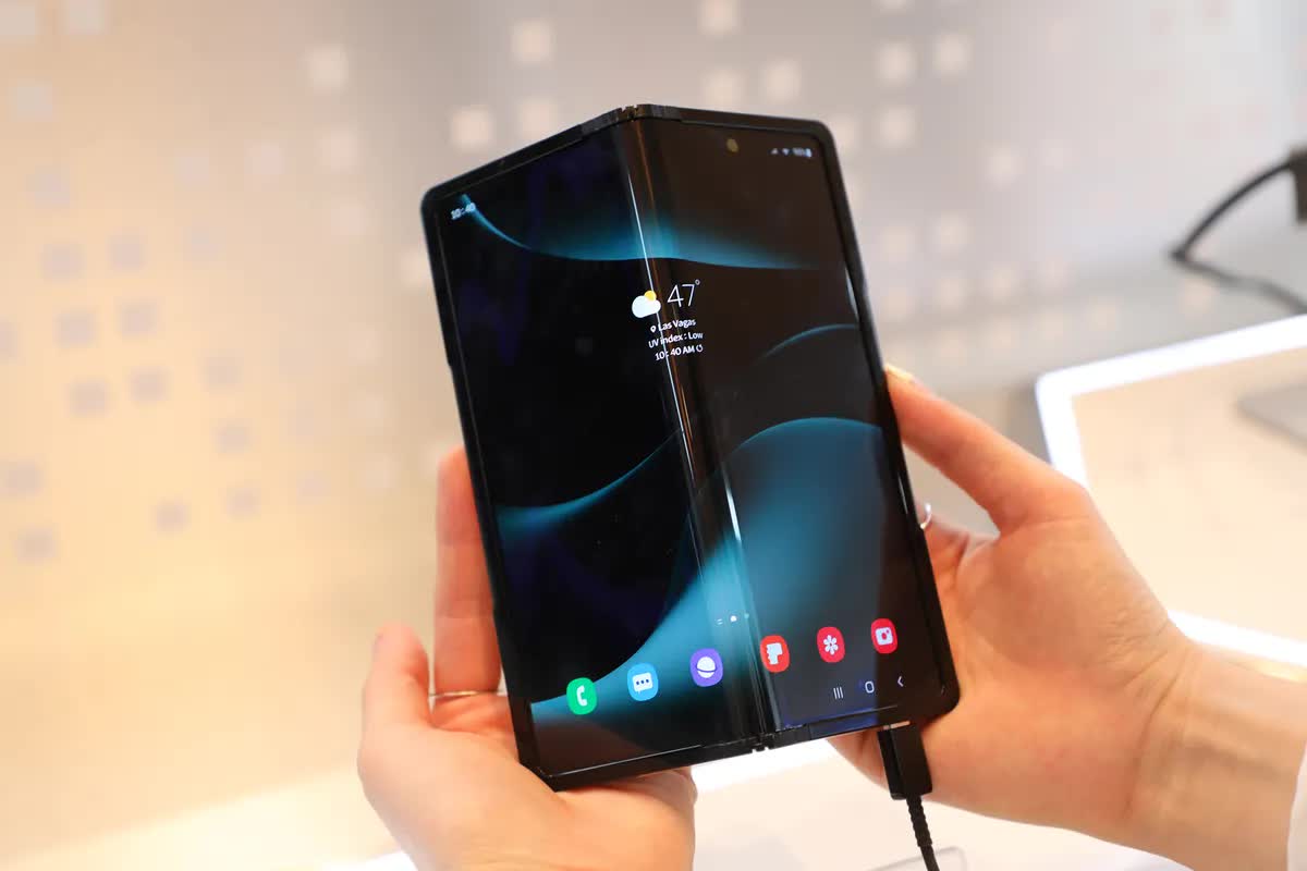 Samsung shows off 360-degree folding screen that could appear on the Galaxy Z Fold 5