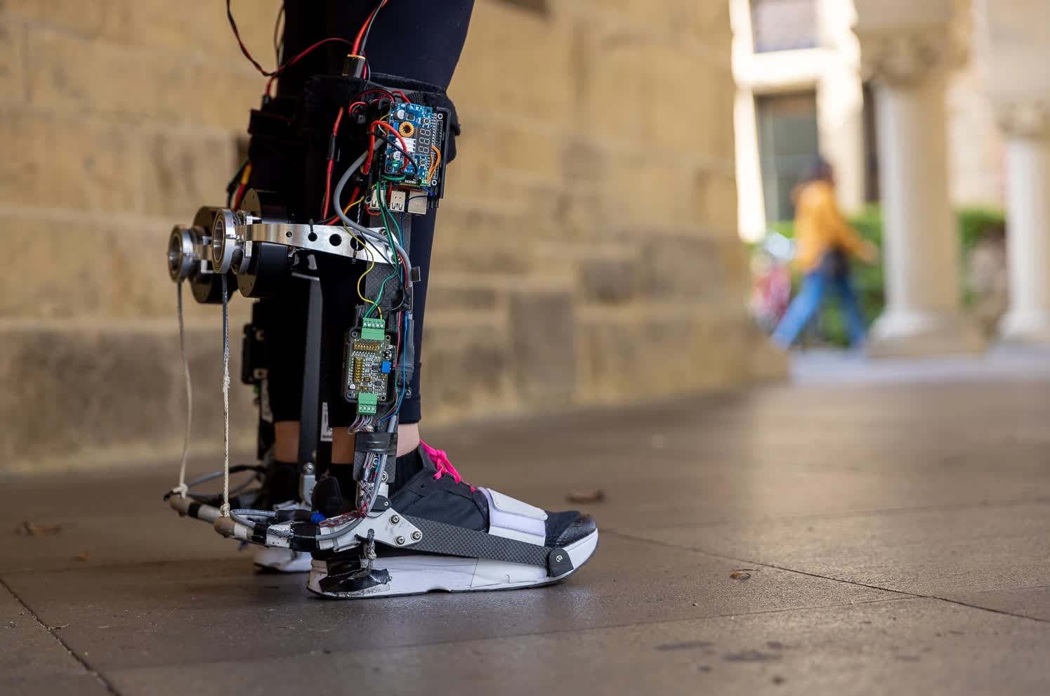 Raspberry Pi-powered exoskeleton makes walking faster and easier
