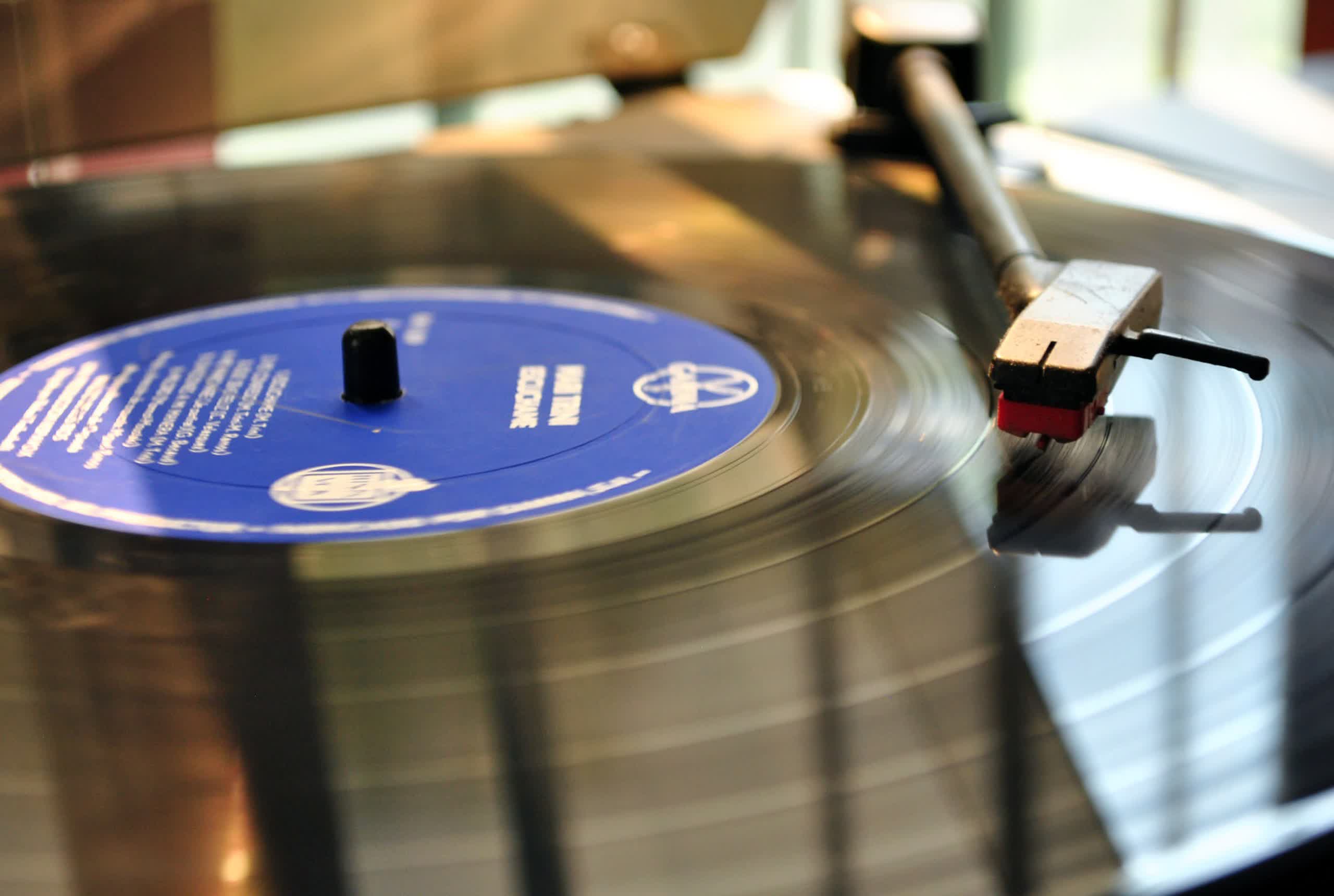 Vinyl outsells CDs for the first time in 35 years with 41 million records sold in 2022