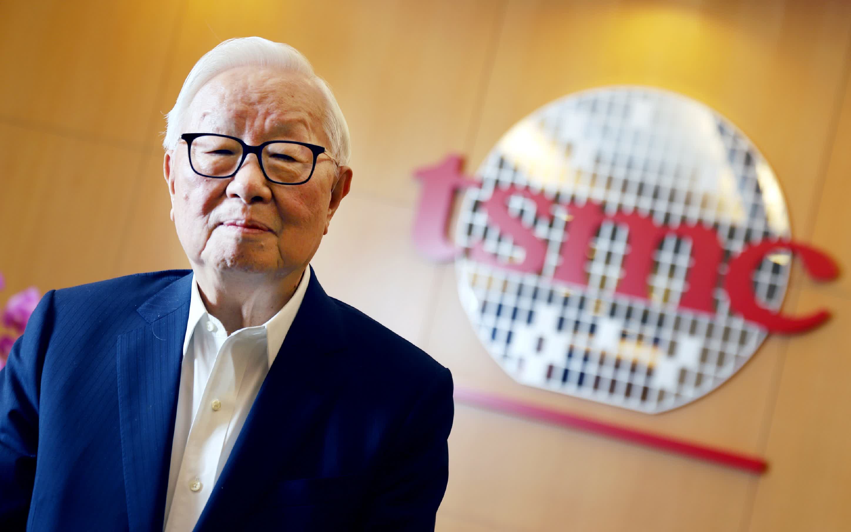 TSMC founder Morris Chang supports China chip sanctions, but voices doubts on Chips Act