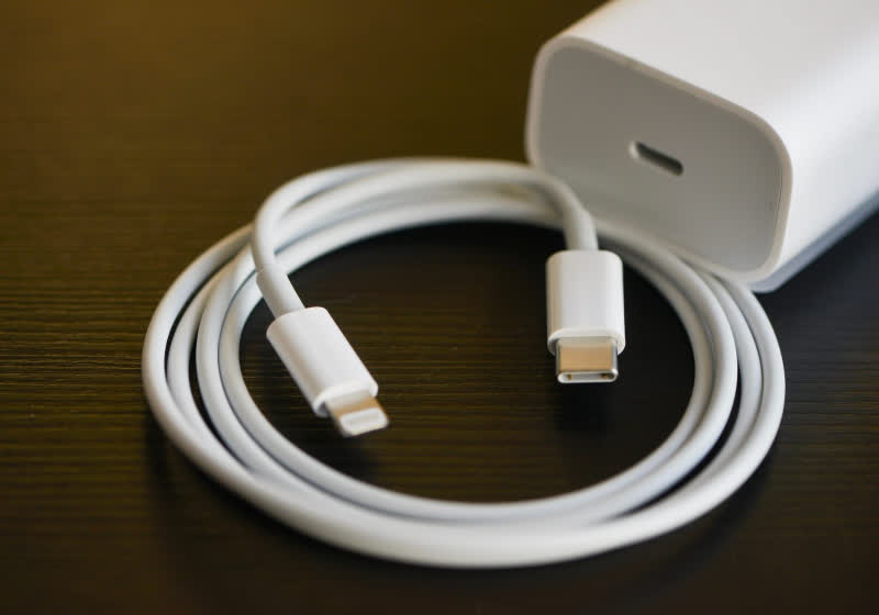 Brazilian judge tells Apple to compensate iPhone customer $1,000 for not including charger in box